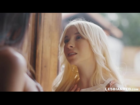 ❤️ Yarinyar ta dawo gida bayan 'yan watanni kuma ta ƙare har tana cin farjin uwarta ❤ Batsa ❤